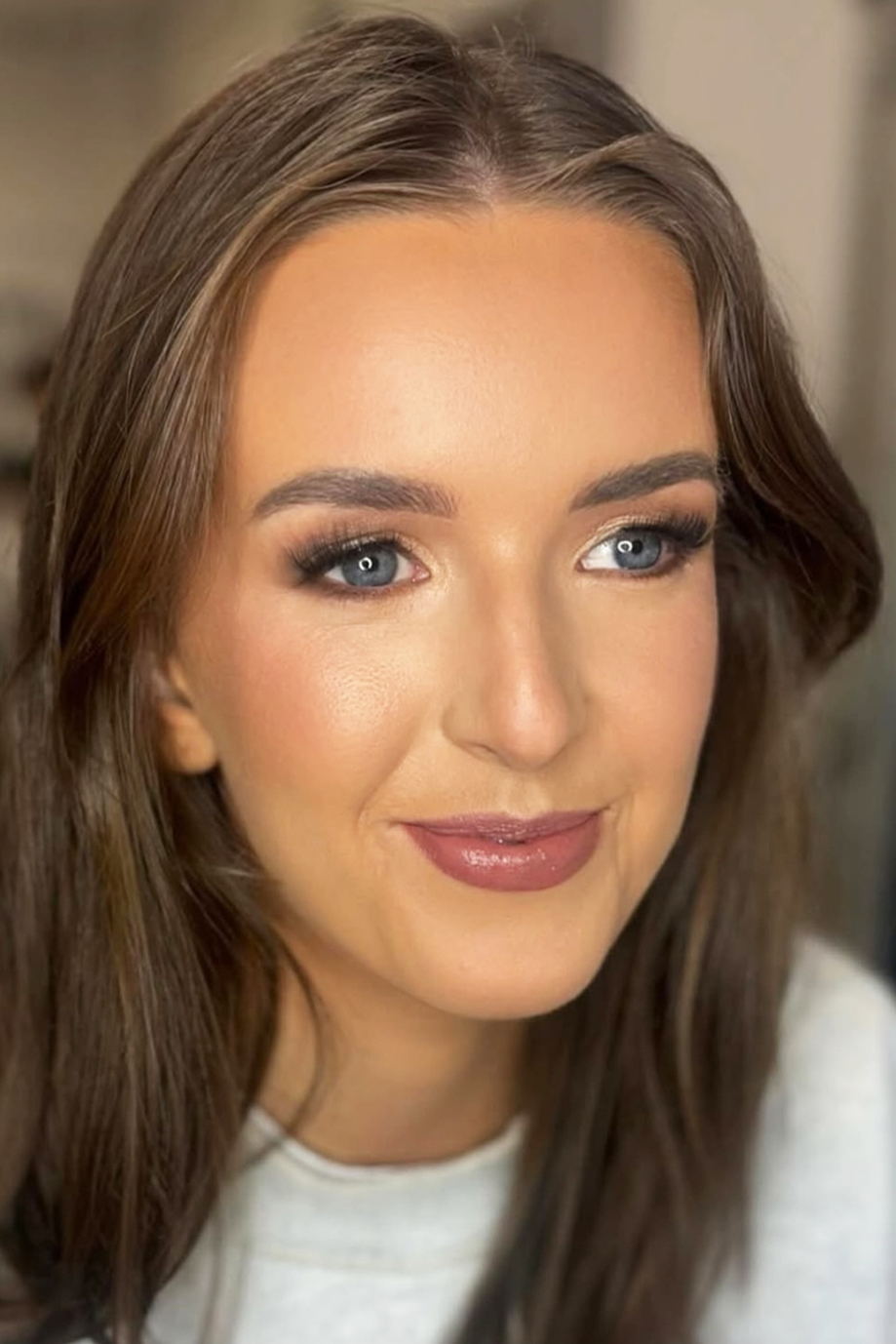 Glowy makeup on girl with brown hair